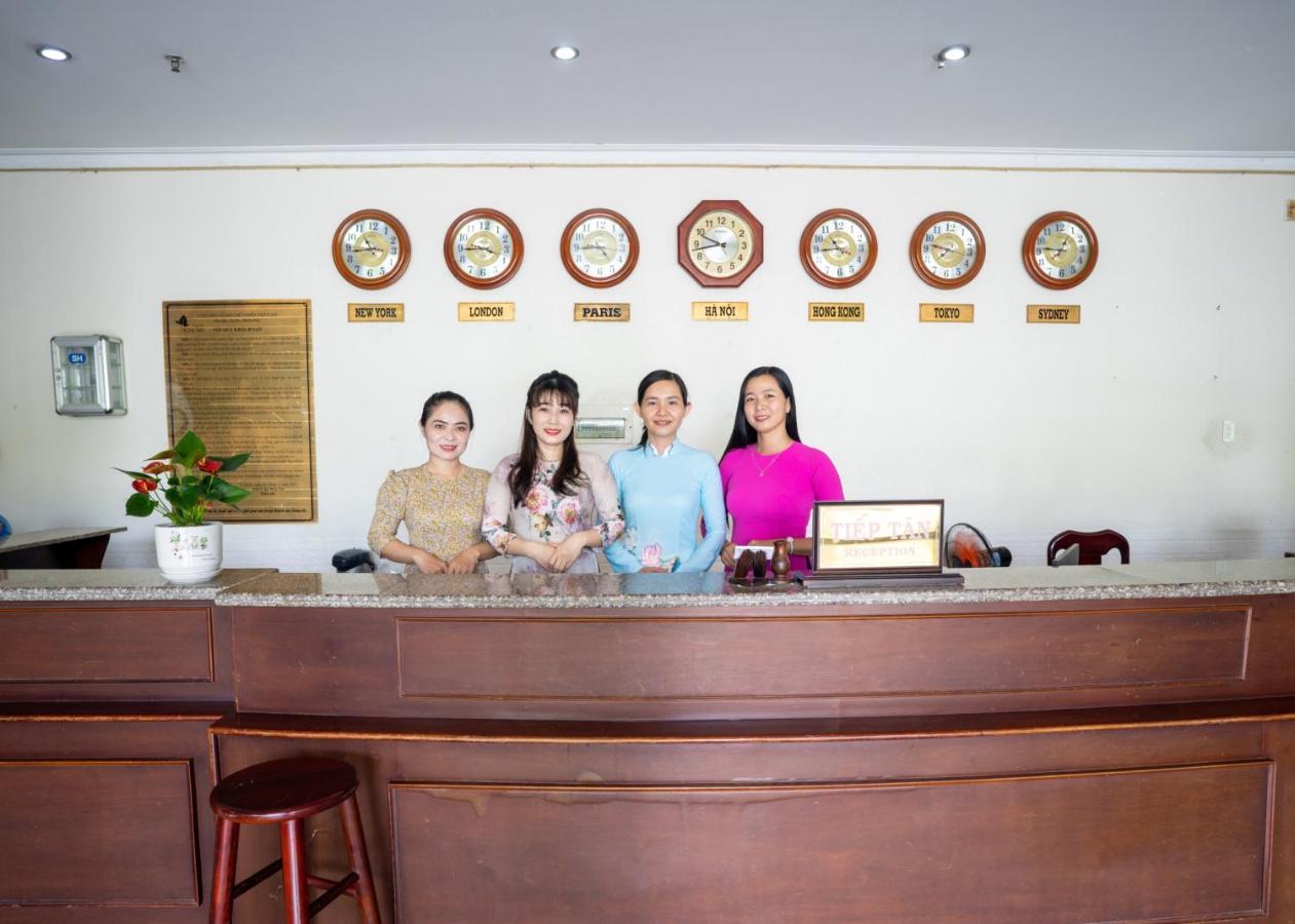 ホテル Khach San Bong Sen Vi Thanh エクステリア 写真
