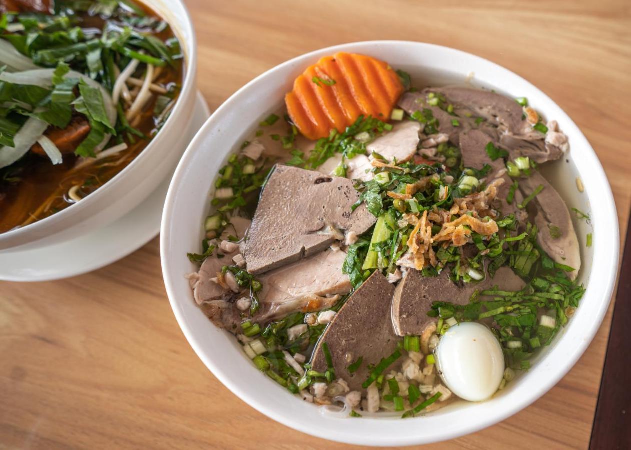 ホテル Khach San Bong Sen Vi Thanh エクステリア 写真