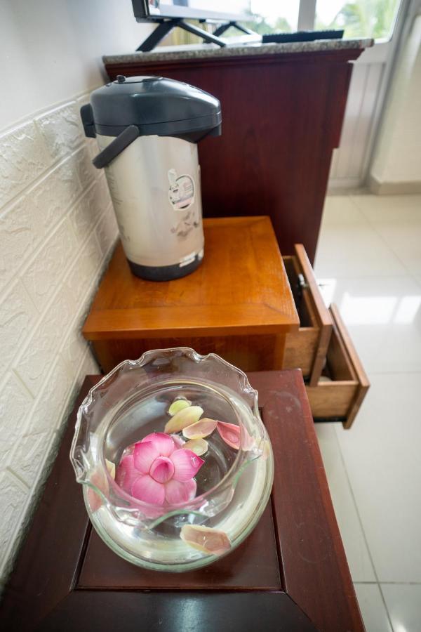 ホテル Khach San Bong Sen Vi Thanh エクステリア 写真