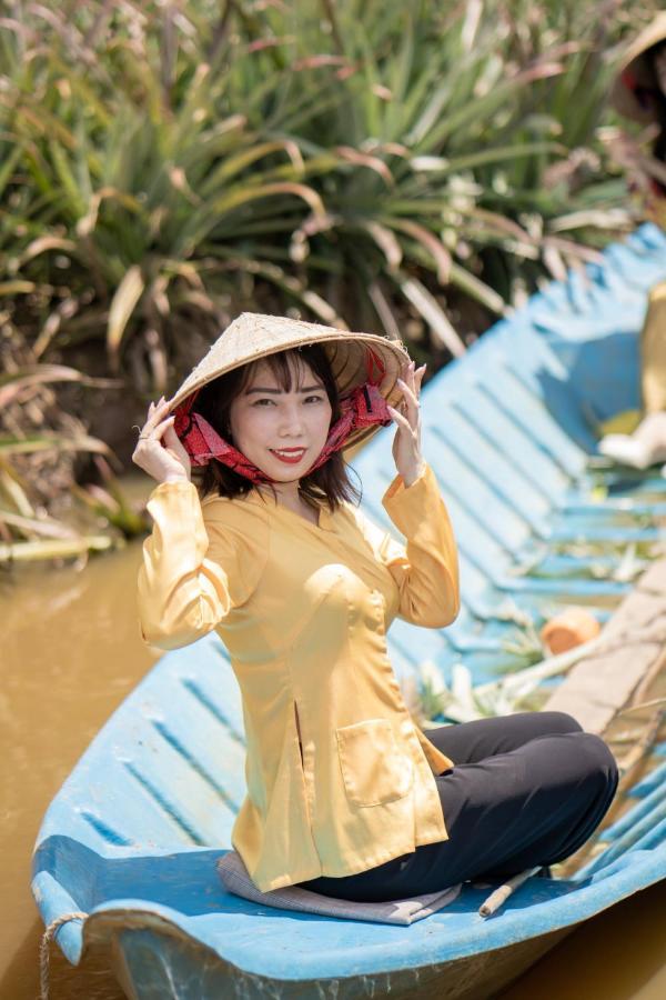 ホテル Khach San Bong Sen Vi Thanh エクステリア 写真