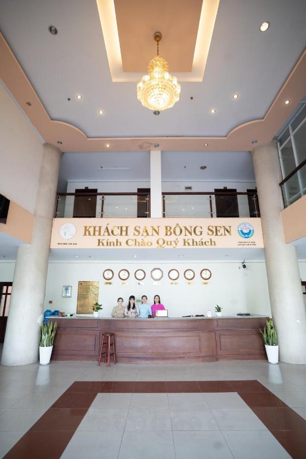 ホテル Khach San Bong Sen Vi Thanh エクステリア 写真